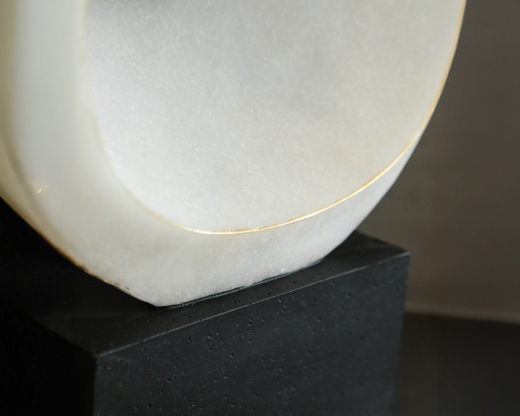 Basalto Sculpture - White & Black Marble