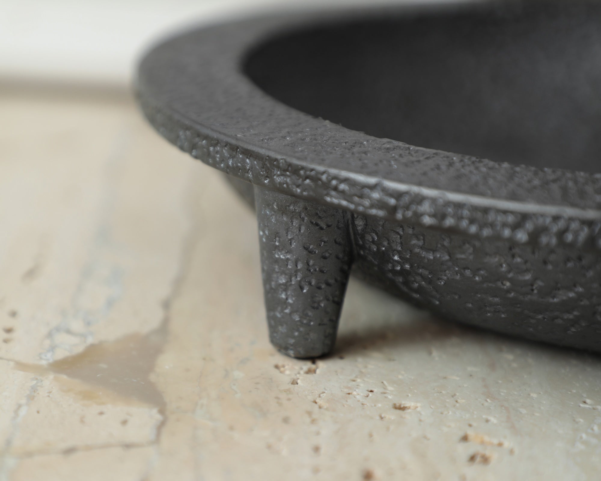 Siro Plate - Black Cement
