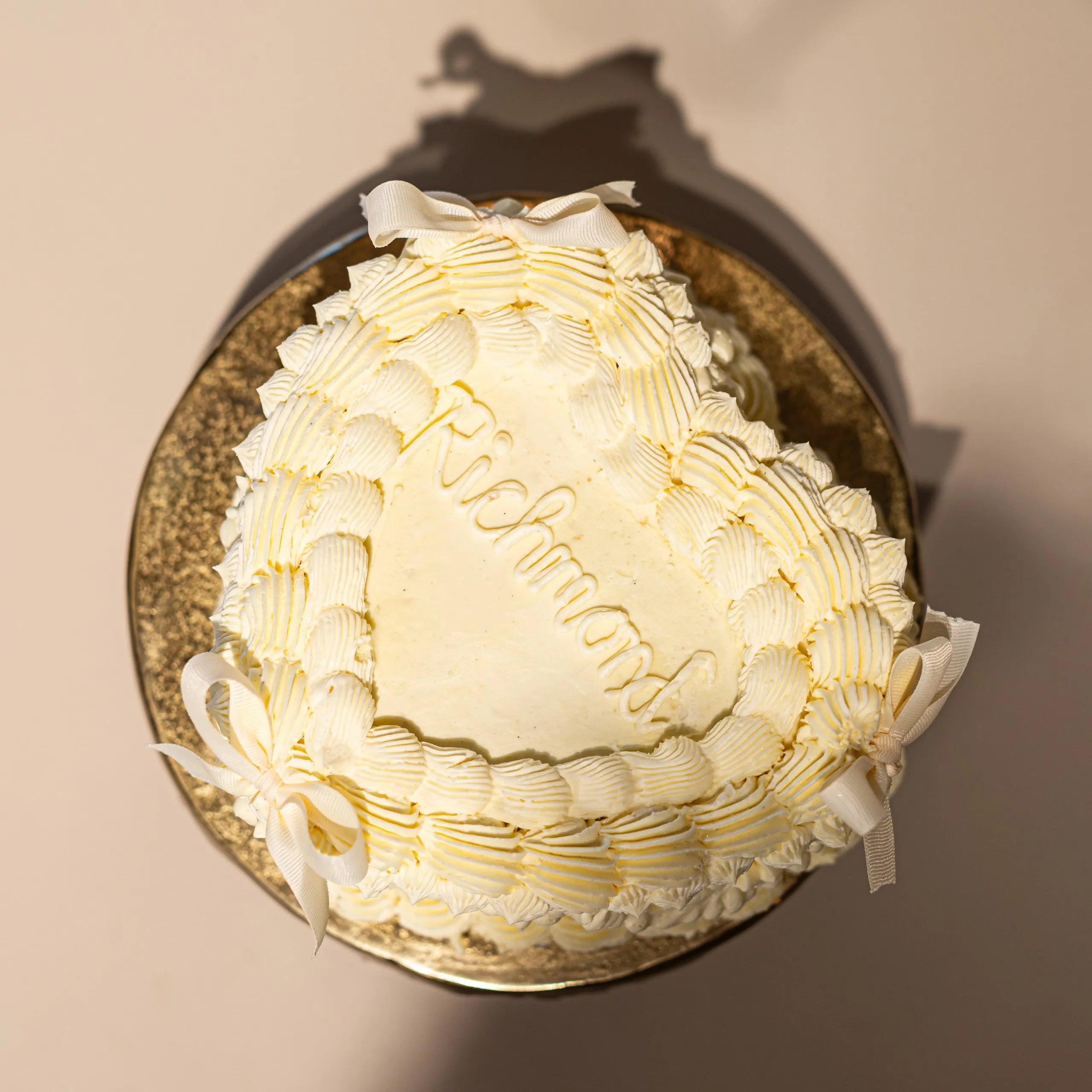 Richmond Interiors Carmona Dripping Paint Gold Cakeplate