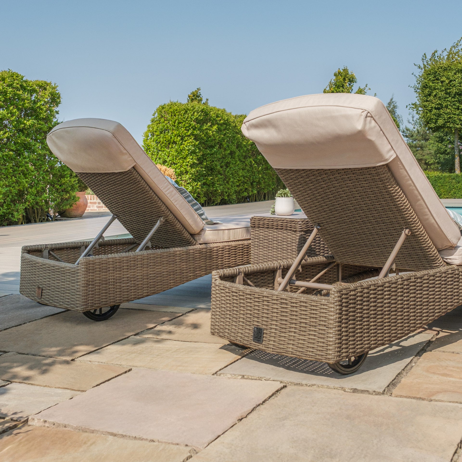 Winchester Sunlounger Set - Ceramic Glass