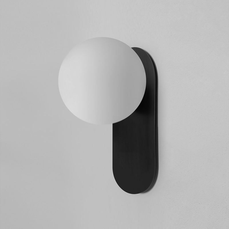 Schwung Adrion Globe Wall Light | Medium