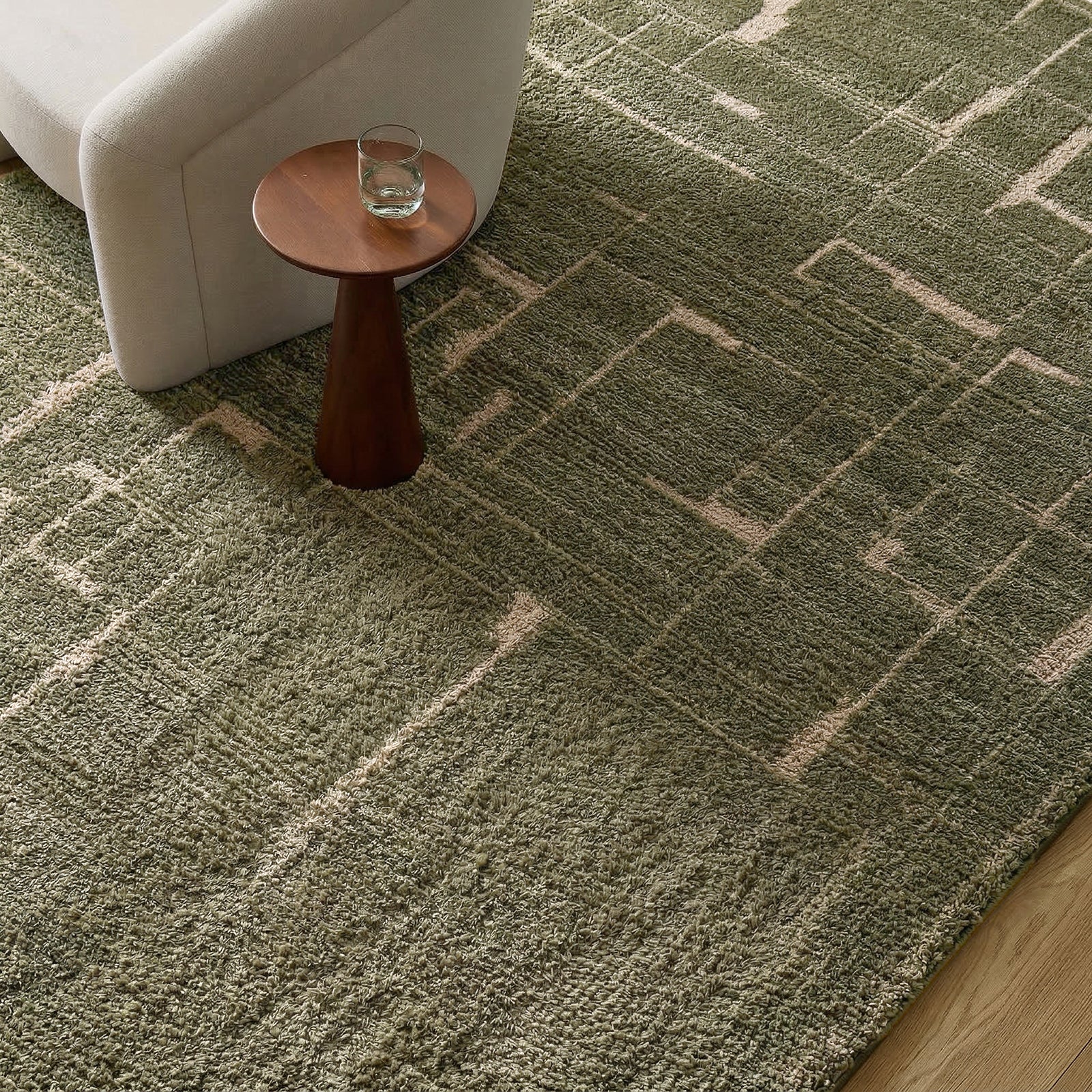 Alba Modern Graphic Beige Polypropylene & Polyester Rug 160x213cm - styled detail