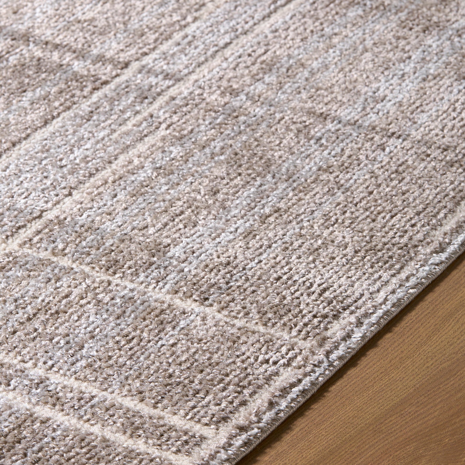 Alba Modern Graphic Taupe & Medium Brown Polypropylene & Polyester Rug 160x213cm - texture detail