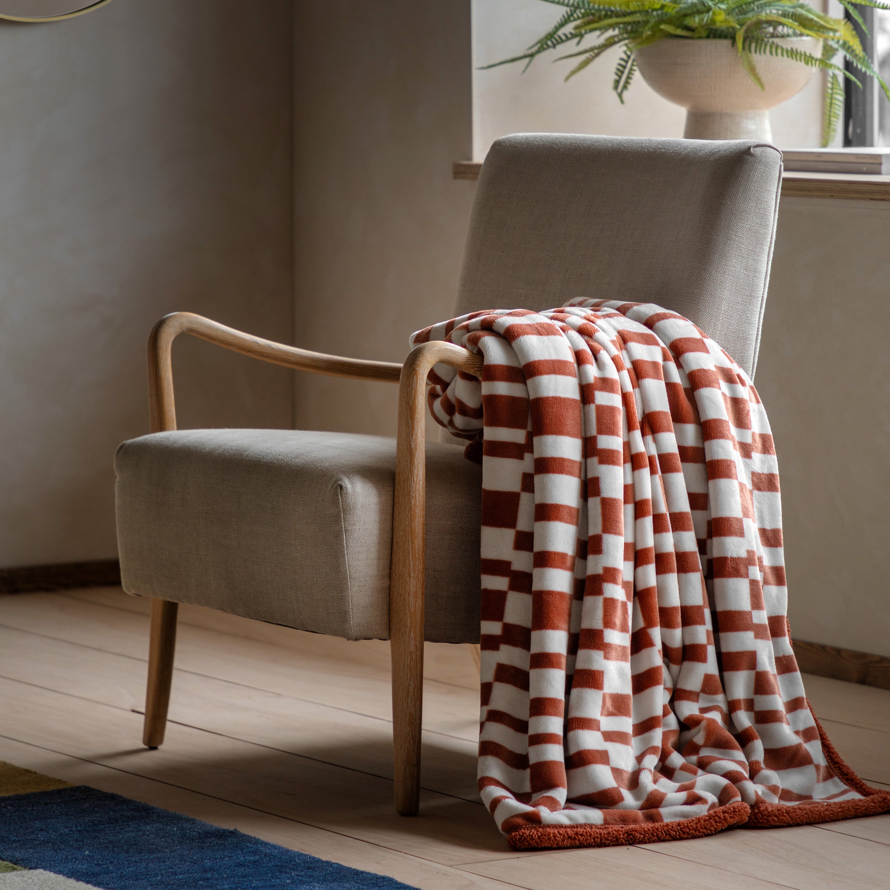 Norelle Sherpa Nutmeg Brown Throw