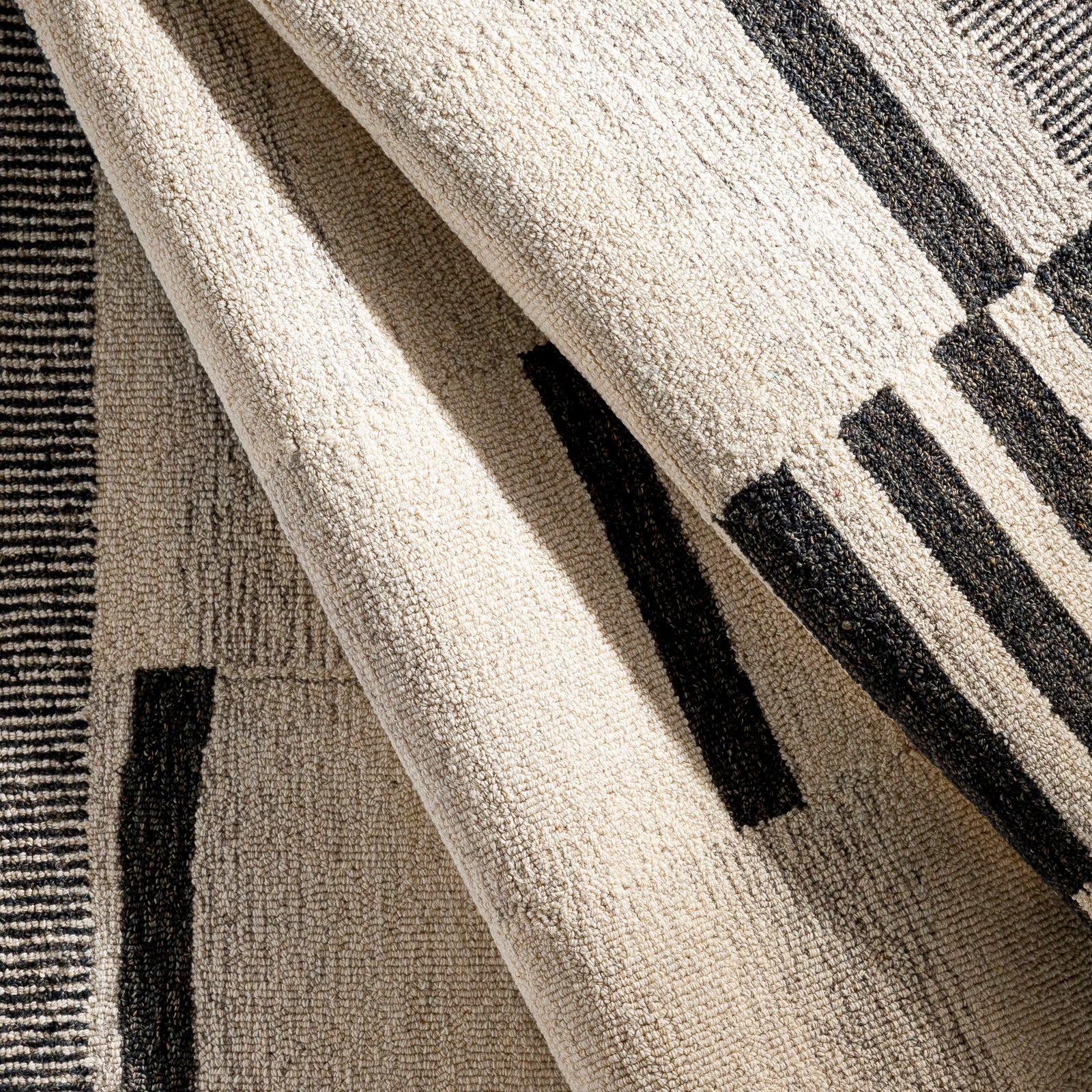 Granada Global Hand Tufted Beige & Black Wool Rug 122x183cm - reverse roll detail