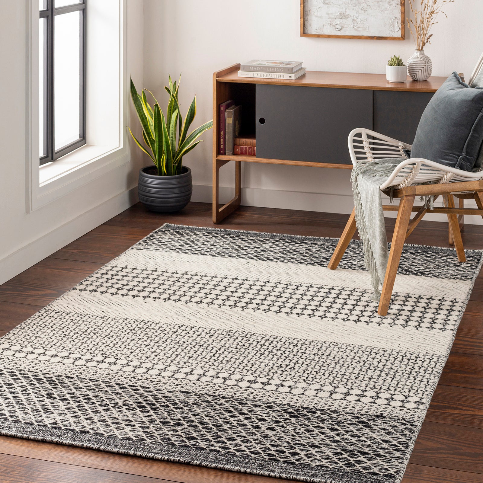 Mardin Global Wool Global Black & Beige Rug 152x228cm - room setting