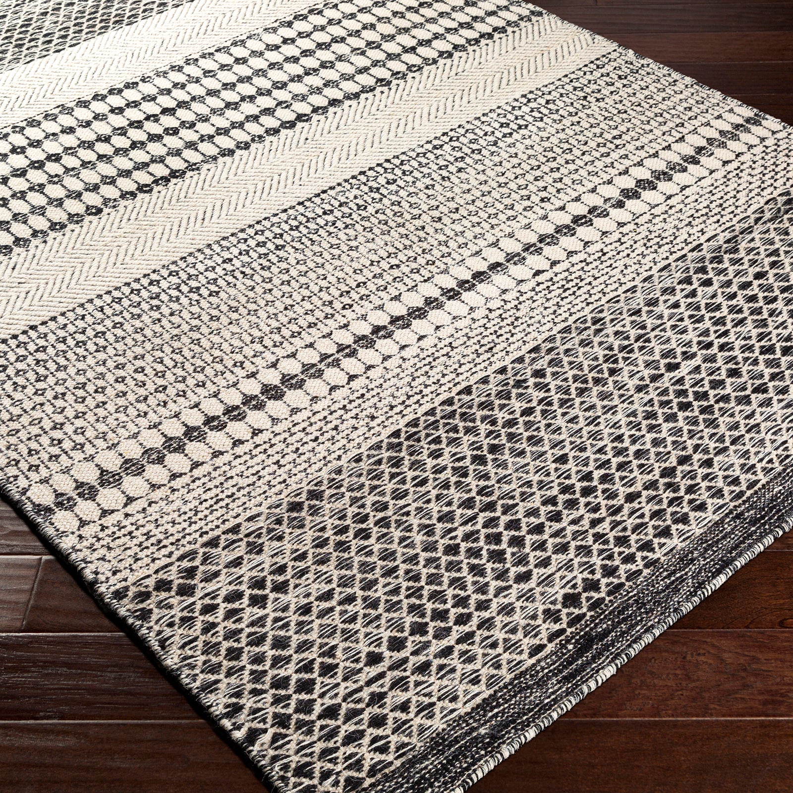Mardin Global Wool Global Black & Beige Rug 152x228cm - corner detail