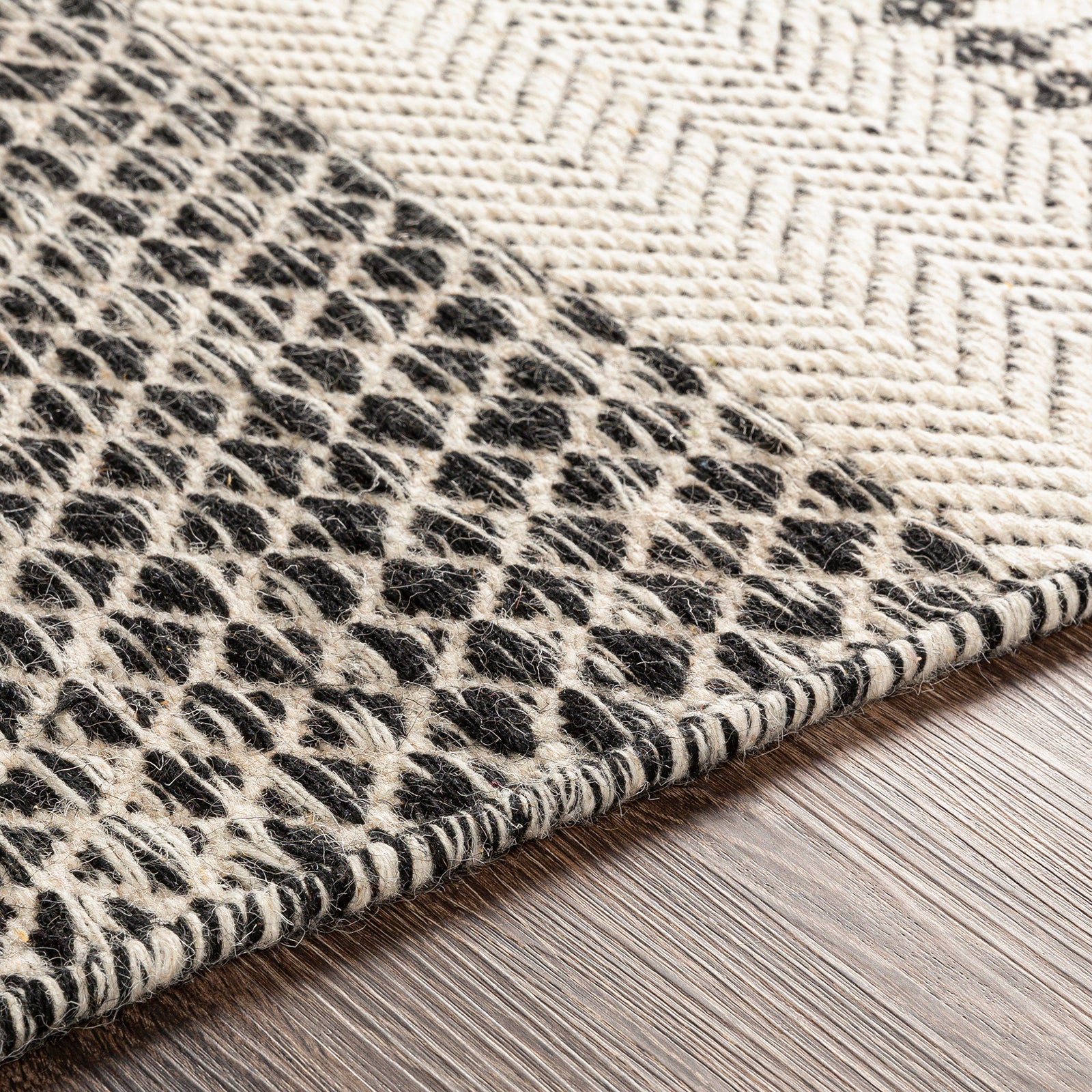 Mardin Global Wool Global Black & Beige Rug 152x228cm - texture detail