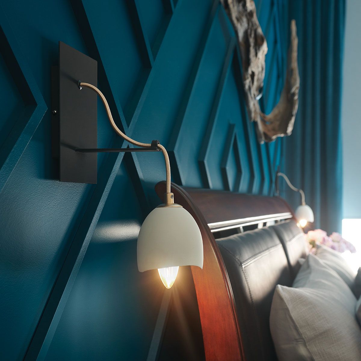 Quintiesse - Nula Single Wall Light - White & Gold