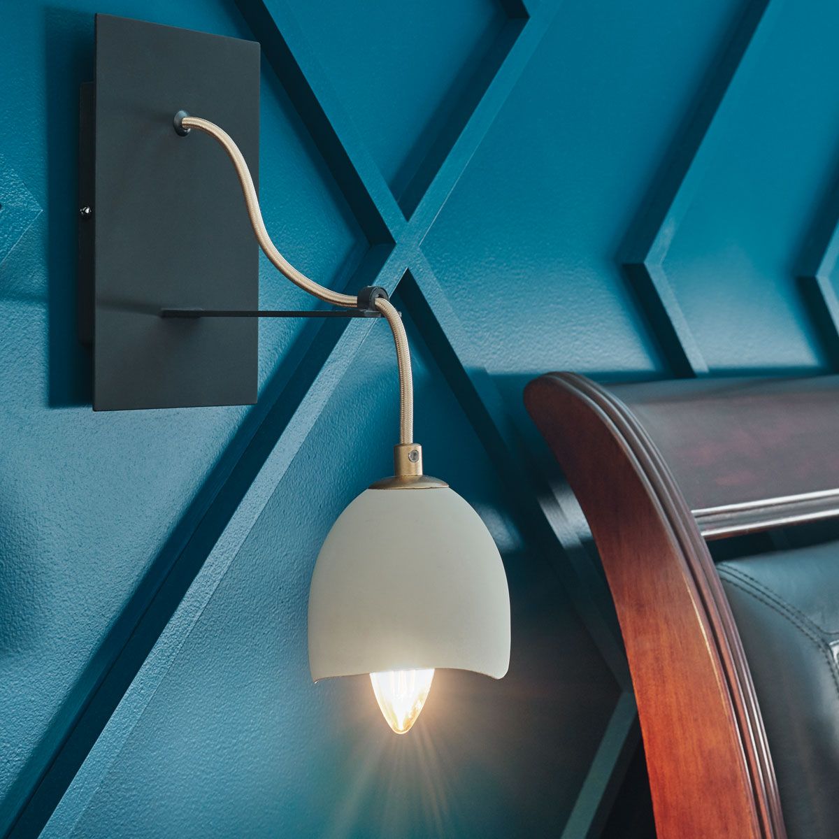 Quintiesse - Nula Single Wall Light - White & Gold