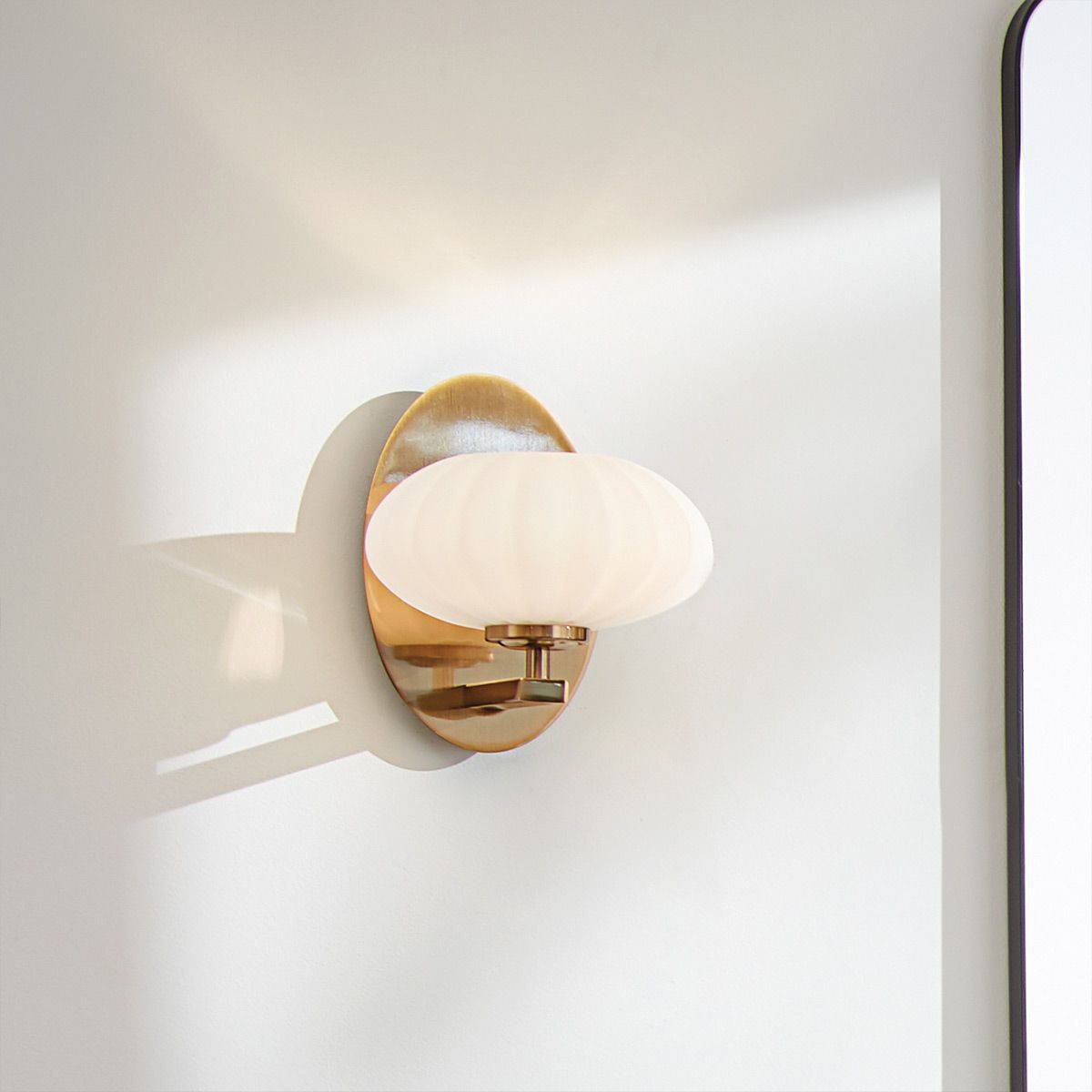 Quintiesse - Pim Single Wall Light - Gold