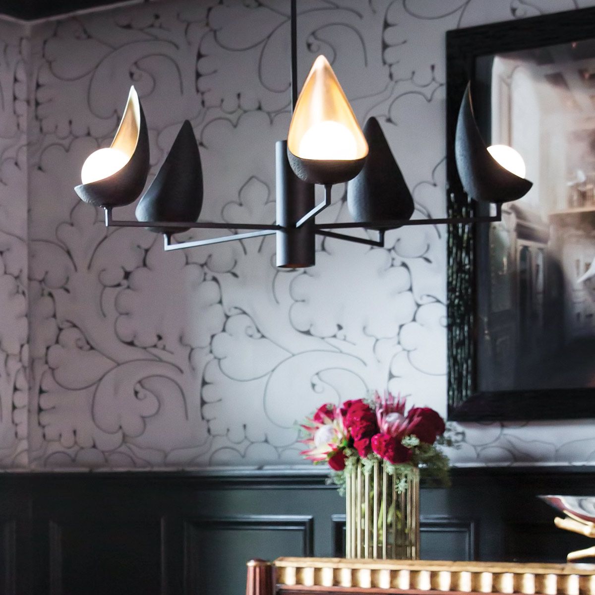 Quintiesse - Ren 5 Light Chandelier - Black & Gold
